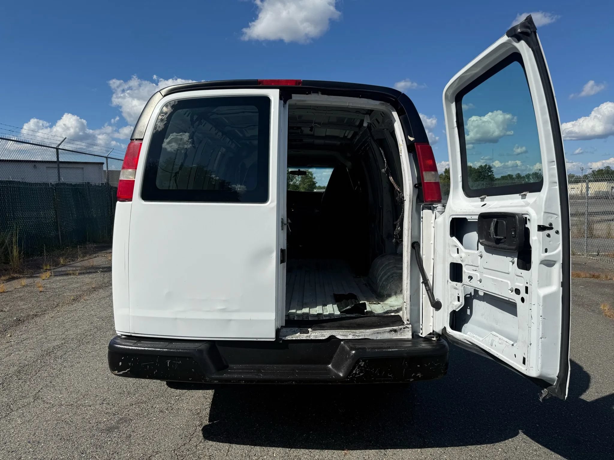 Used 2016 Chevrolet Express 2500 RWD image 61