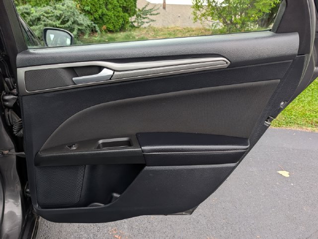 Used 2020 Ford Fusion SE FWD image 34