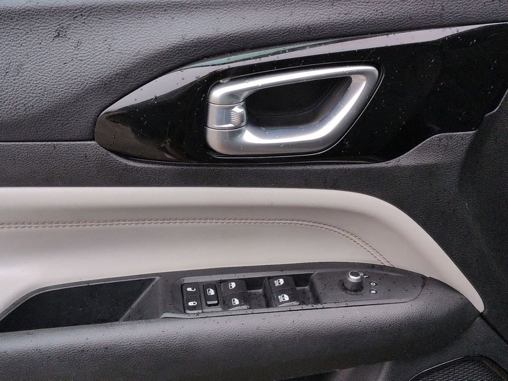 Used 2023 Jeep Compass Limited image 15