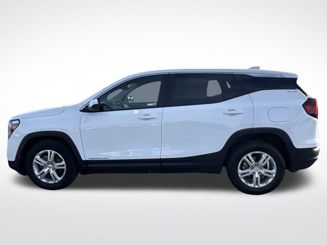 Used 2024 GMC Terrain SLE image 2