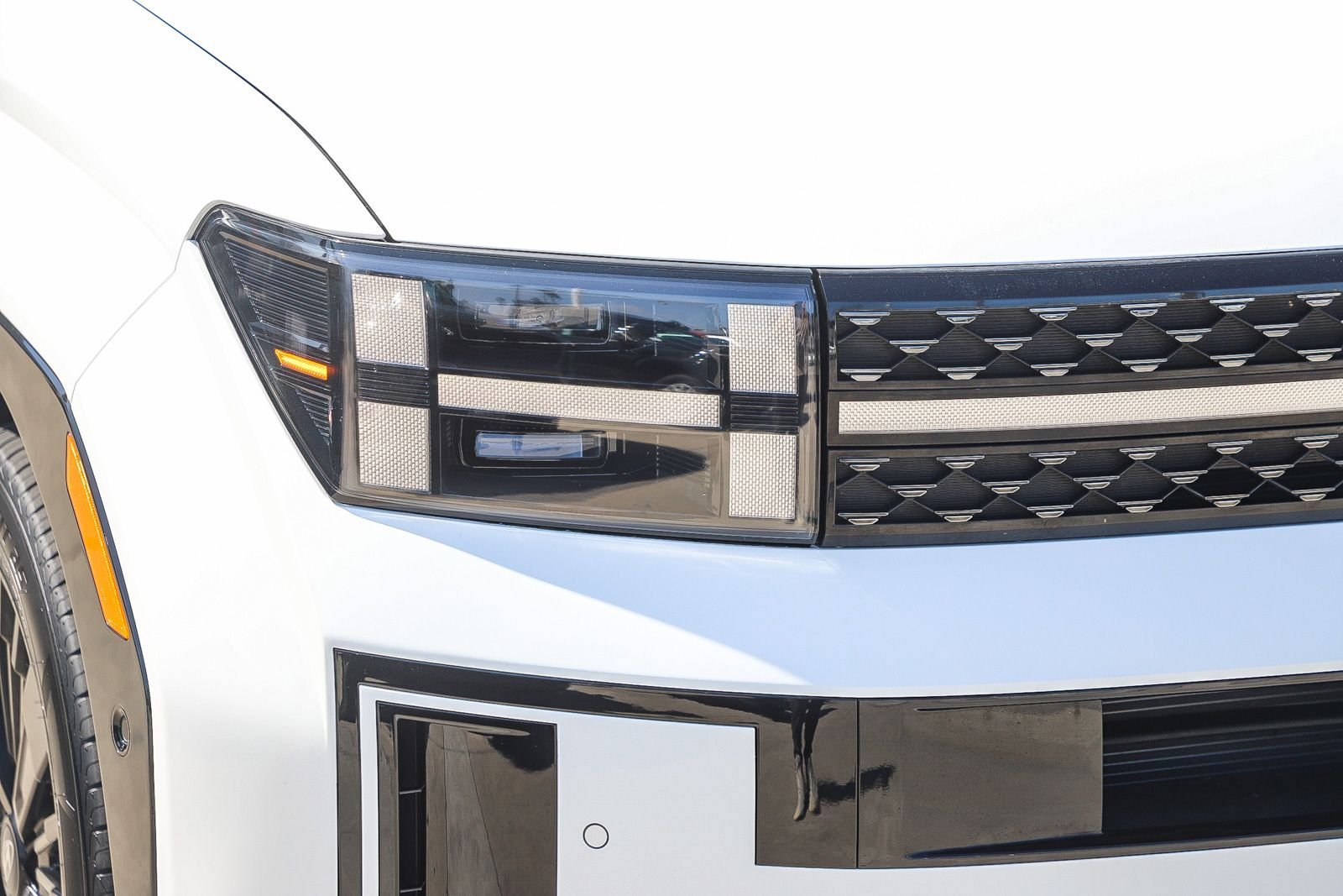 Used 2025 Hyundai Santa Fe Calligraphy AWD/4WD image 4