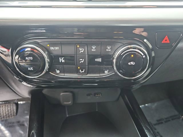 Used 2025 Chevrolet Trax LT w/ LT Convenience Package image 17