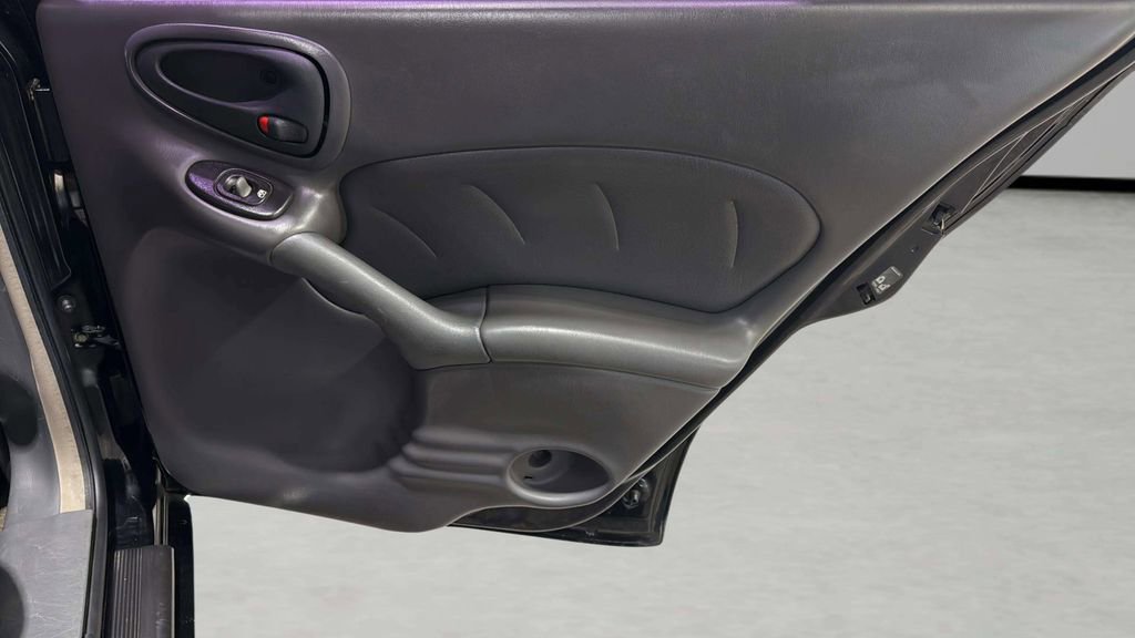 Used 2004 Pontiac Grand Am GT FWD image 16