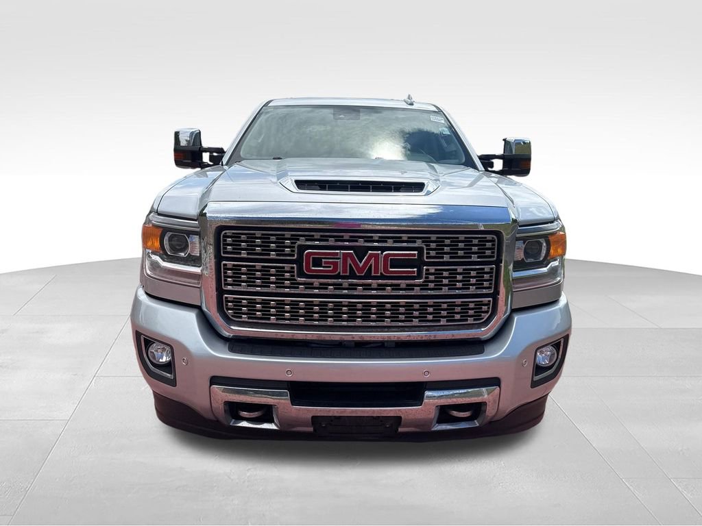 Used 2019 GMC Sierra 2500 Denali w/ Duramax Plus Package AWD/4WD image 2