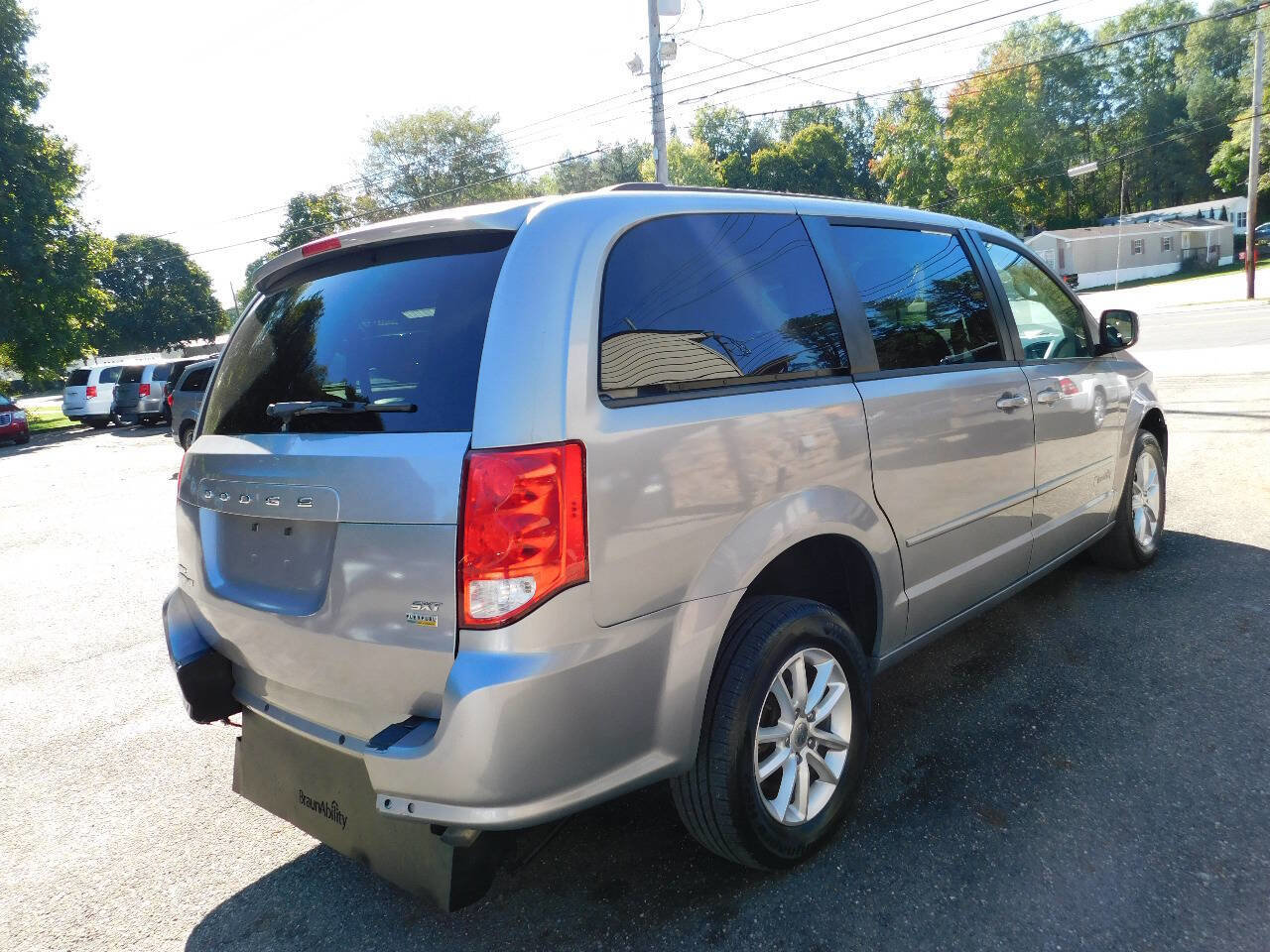Used 2016 Dodge Grand Caravan SXT w/ Rear Park Assist Package image 12