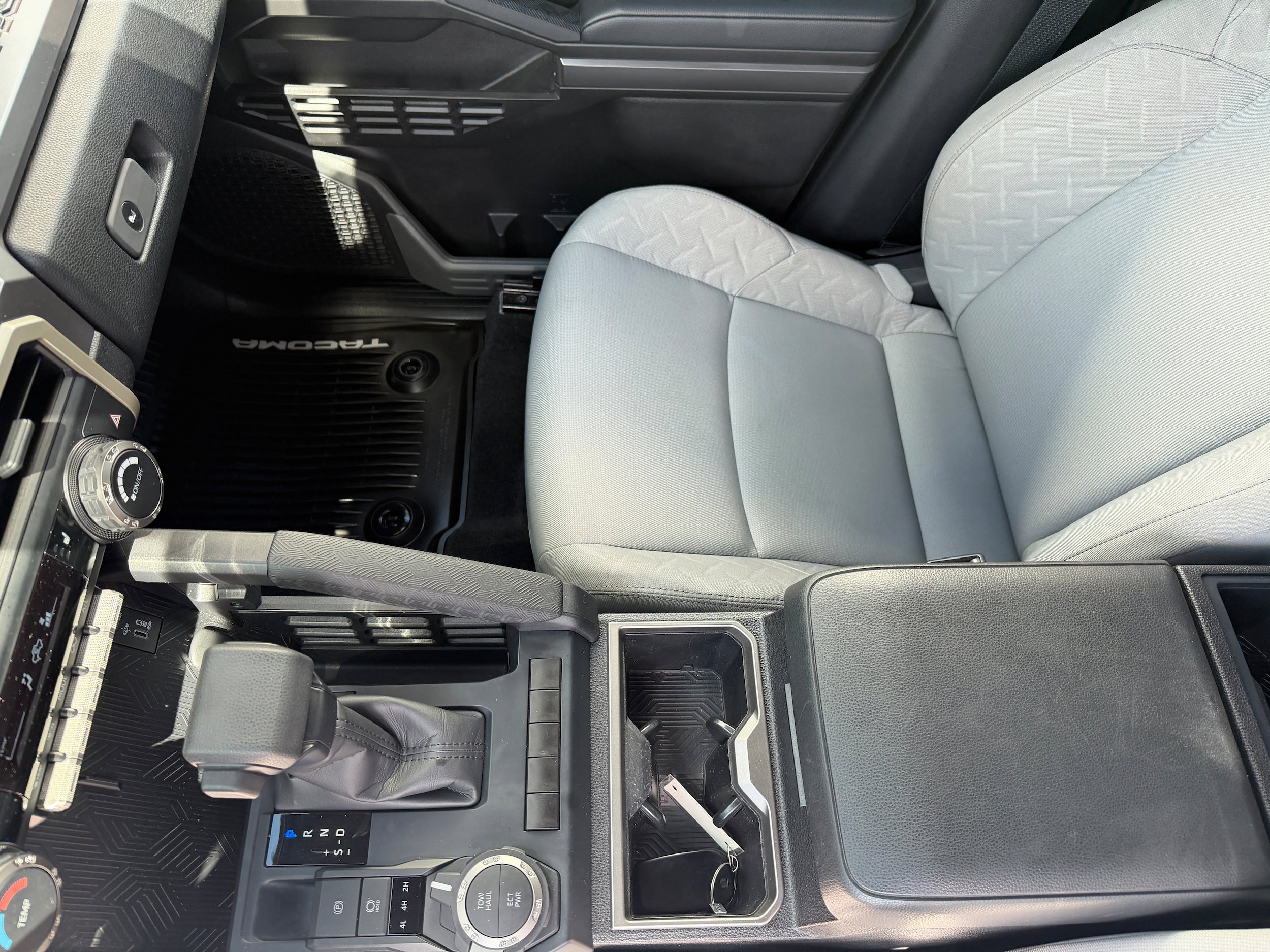 Used 2025 Toyota Tacoma SR5 AWD/4WD image 25