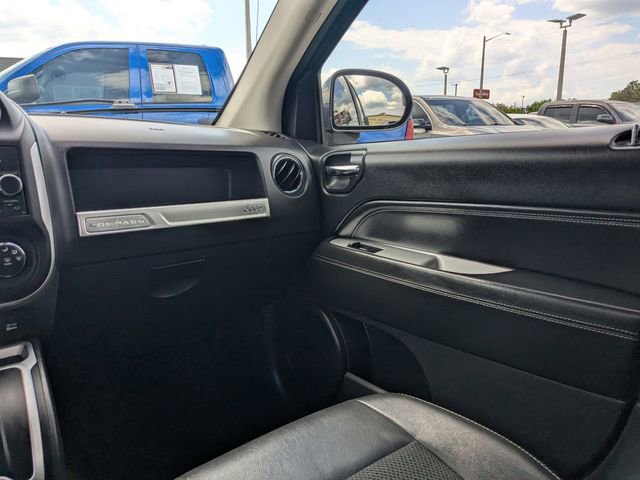 Used 2016 Jeep Compass Latitude FWD image 14