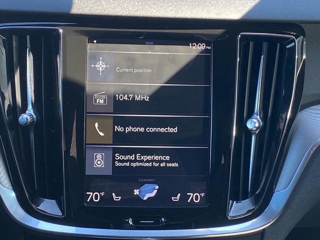 Used 2019 Volvo S60 T6 R-Design image 7