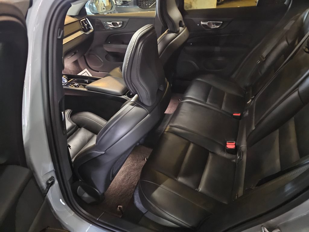 Certified 2025 Volvo V60 B5 Cross Country Ultra AWD/4WD image 12