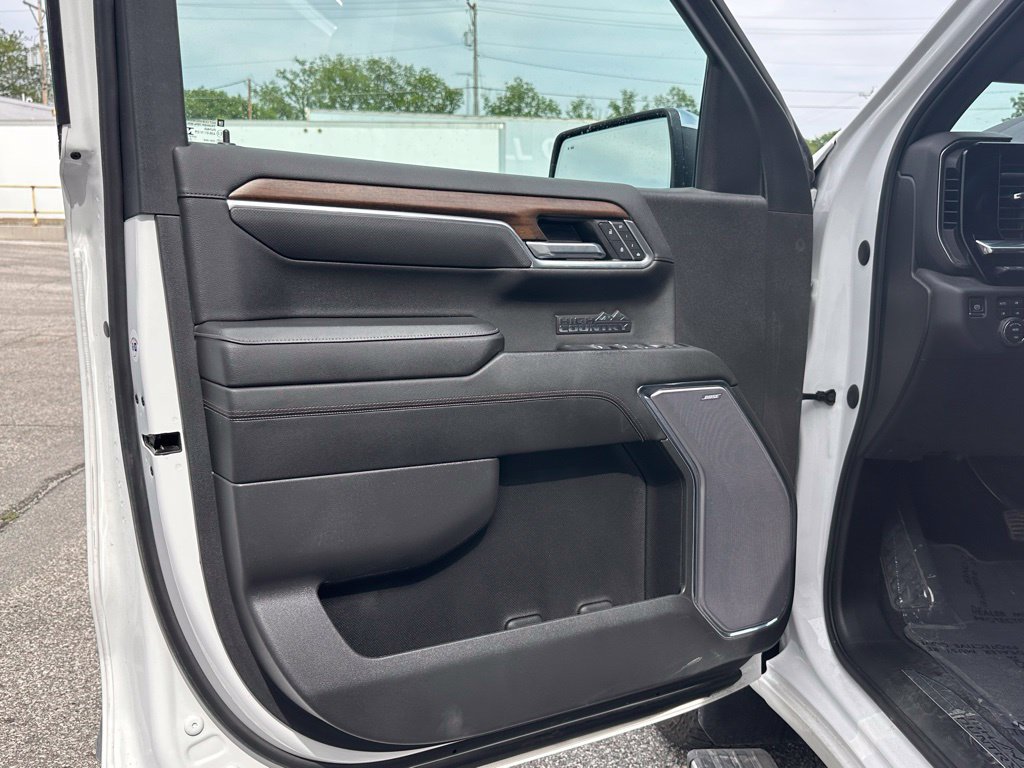 Used 2023 Chevrolet Silverado 1500 High Country w/ Technology Package AWD/4WD image 17