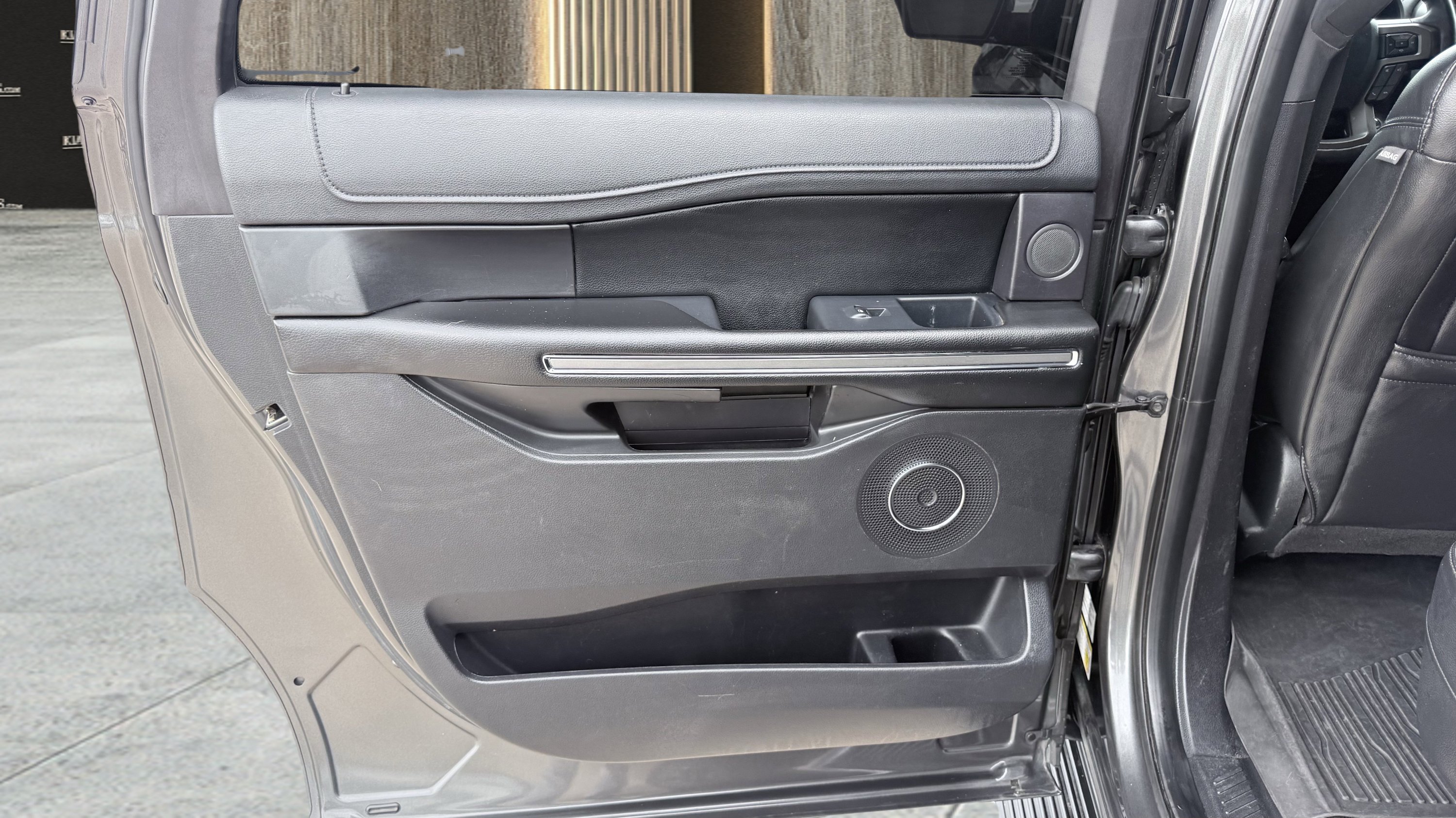 Used 2018 Ford Expedition Max XLT w/ Equipment Group 202A RWD image 31