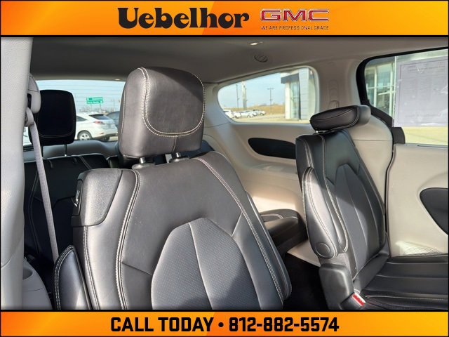 Used 2024 Chrysler Pacifica Touring-L image 5