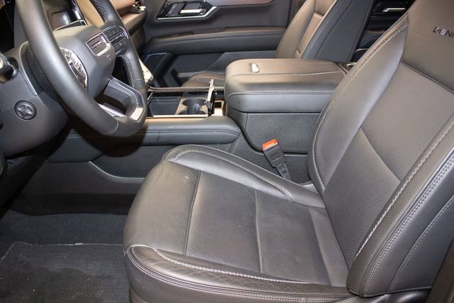 Used 2025 GMC Yukon Denali image 22