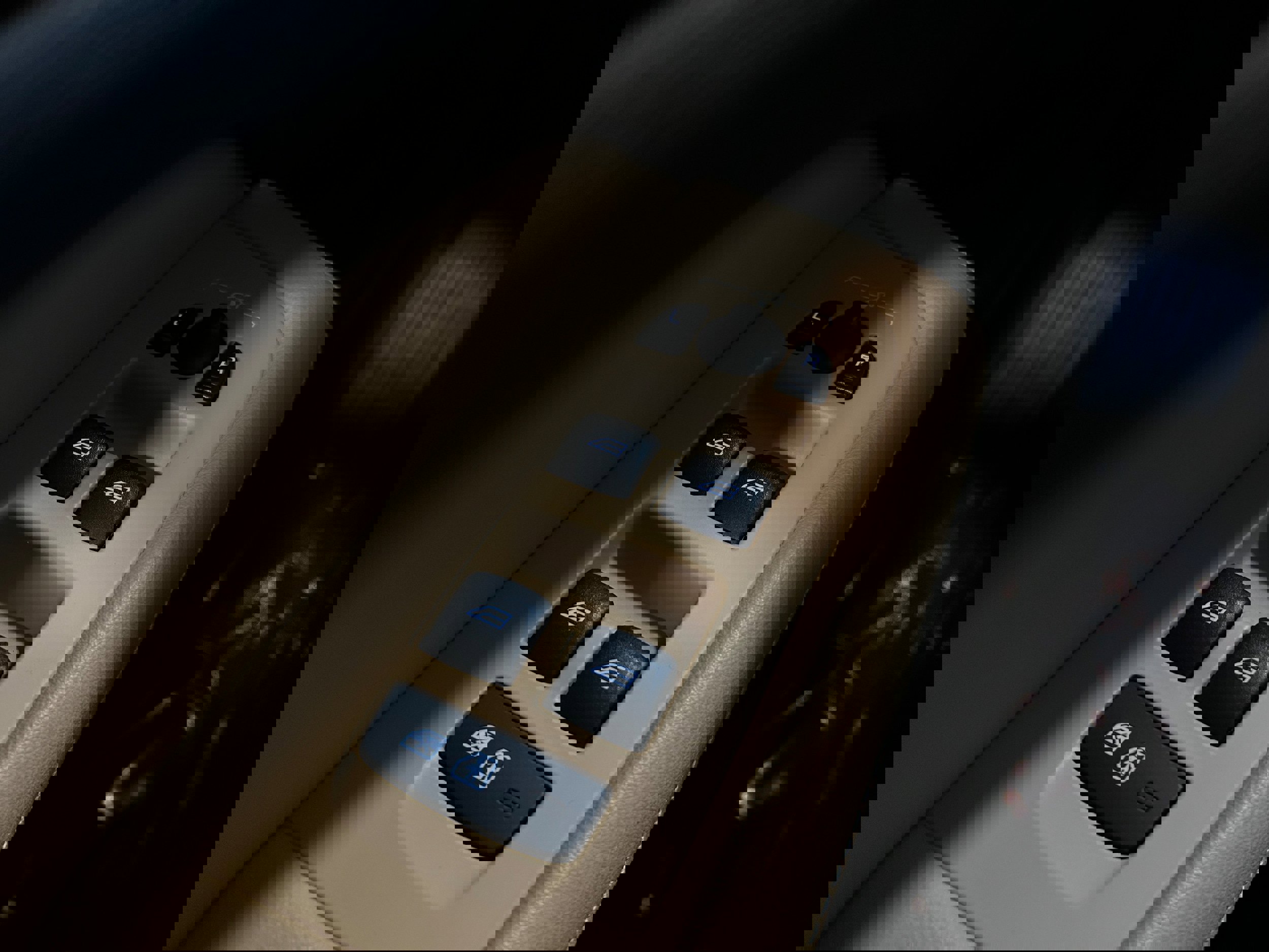 Used 2020 Volvo V60 T5 Cross Country image 22