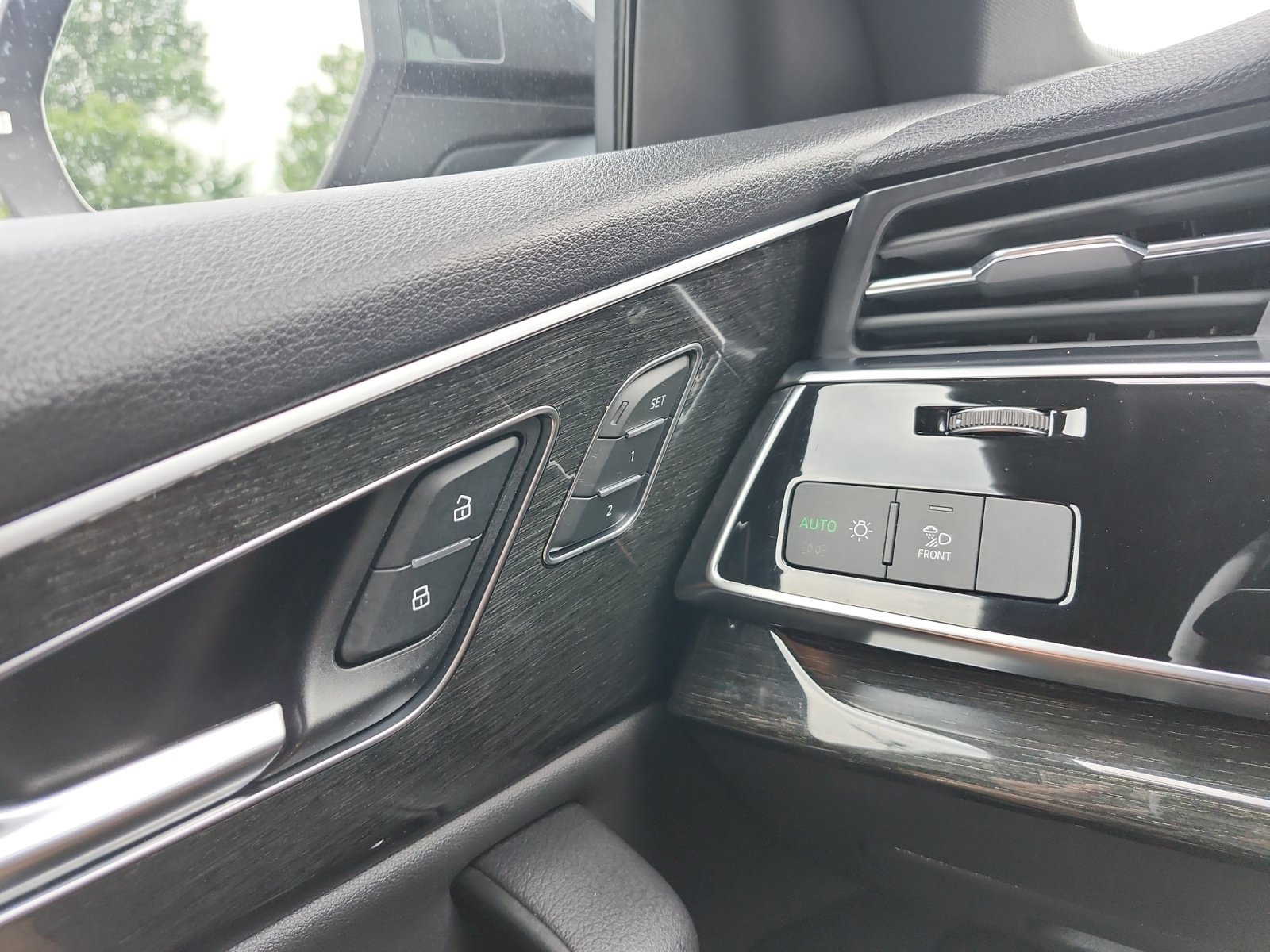 Used 2019 Audi Q8 Premium w/ Convenience Package AWD/4WD image 24
