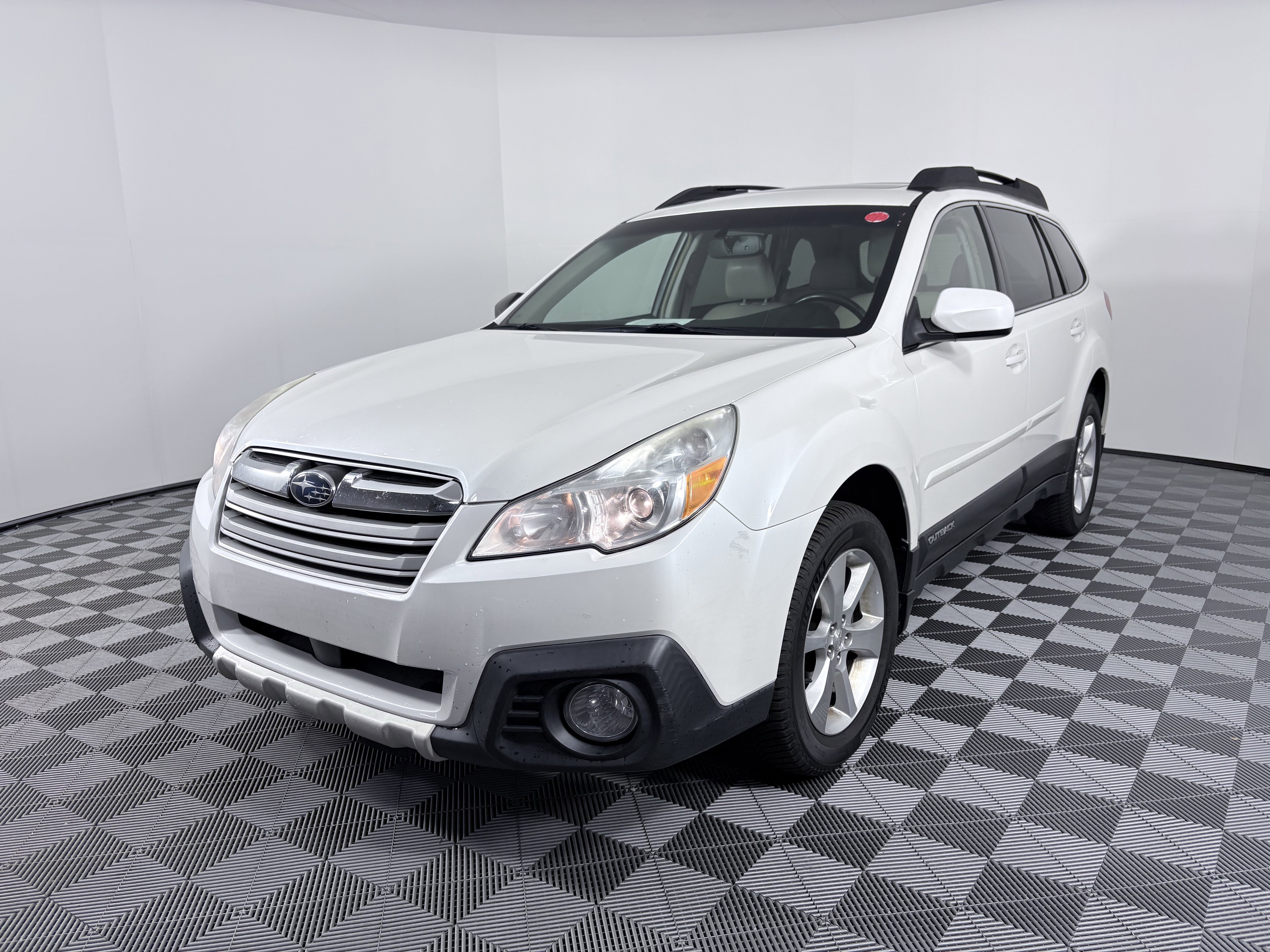 Used 2014 Subaru Outback 2.5i Limited w/ Moonroof Package image 2