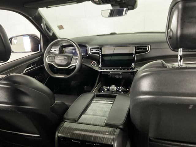 Used 2022 Jeep Wagoneer Series III w/ Premium Group I AWD/4WD image 14