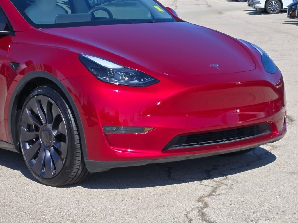 Used 2025 Tesla Model Y Performance image 2