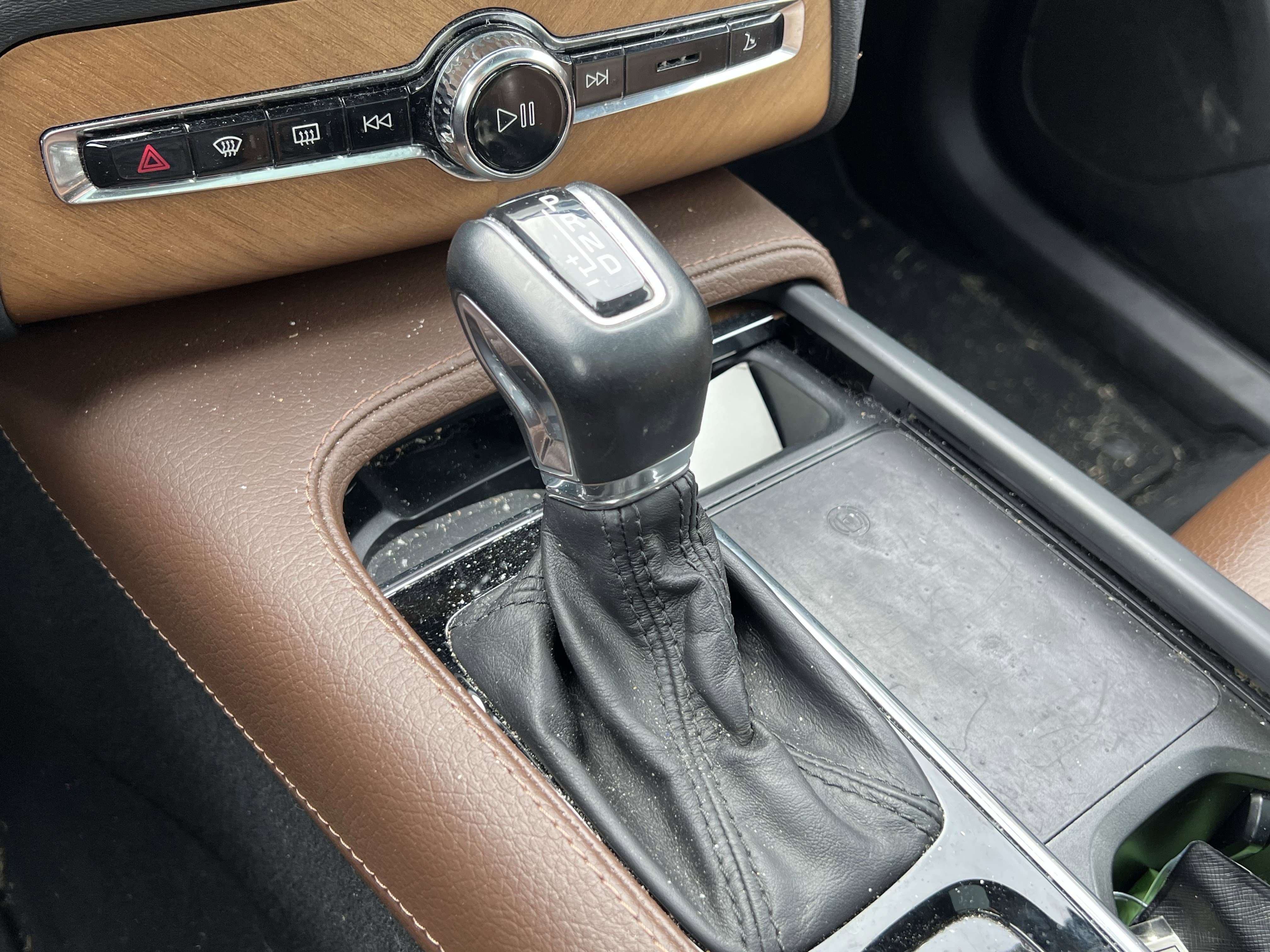 Used 2021 Volvo XC90 T6 Momentum w/ Advanced Package image 26