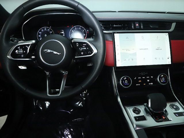 Used 2024 Jaguar XF R-Dynamic SE image 15