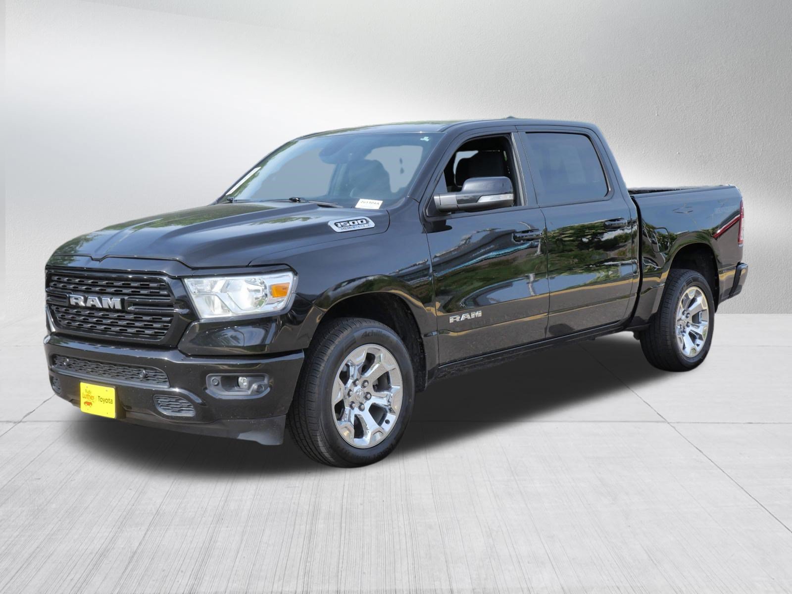 Used 2022 RAM 1500 Big Horn AWD/4WD image 3