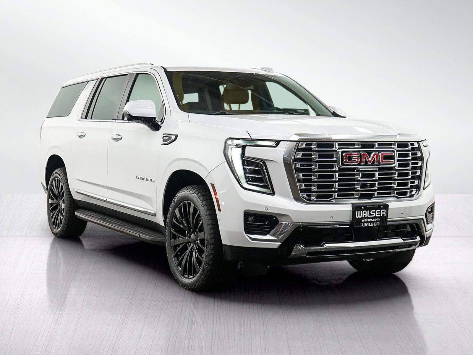 Used 2025 GMC Yukon XL Denali AWD/4WD image 7
