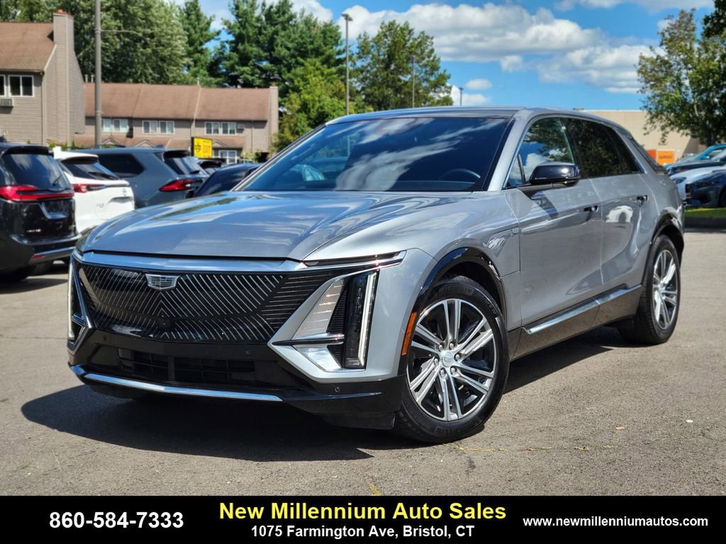 Used 2024 Cadillac Lyriq Luxury w/ LPO, Floor Liner Package video 1