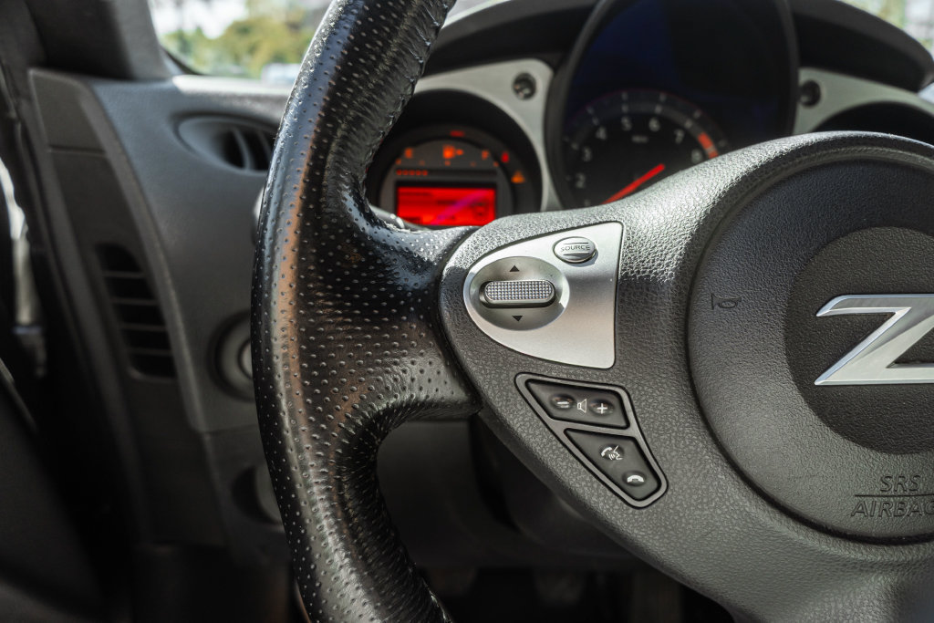 Used 2017 Nissan 370Z Coupe RWD image 18