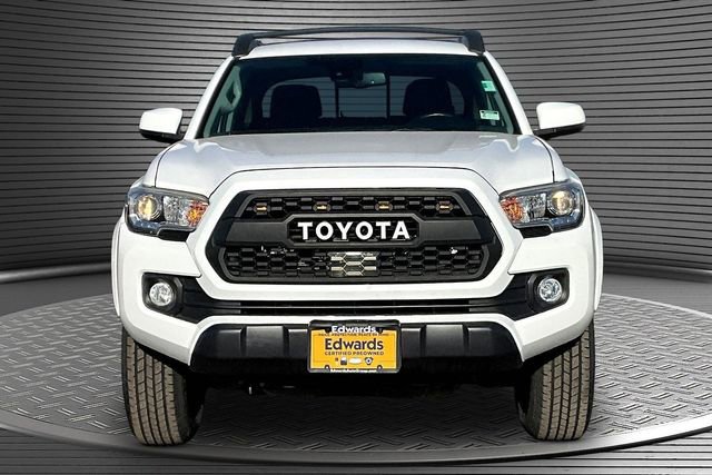 Used 2018 Toyota Tacoma SR5 AWD/4WD image 2