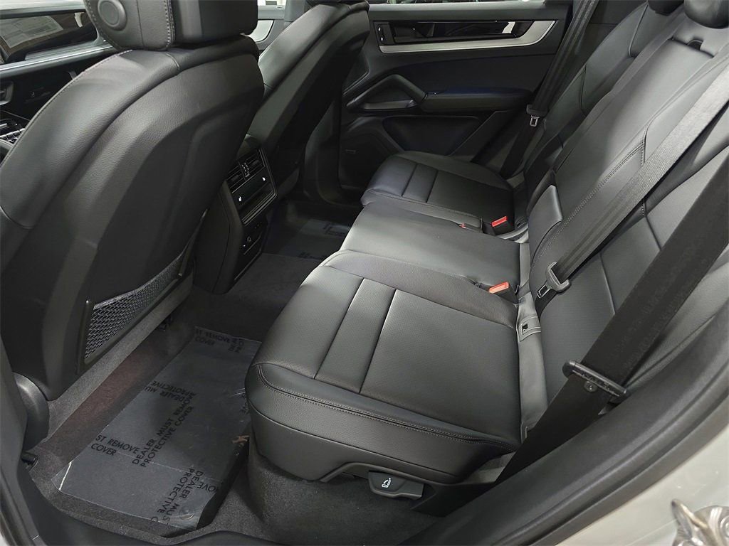 Certified 2025 Porsche Cayenne image 23