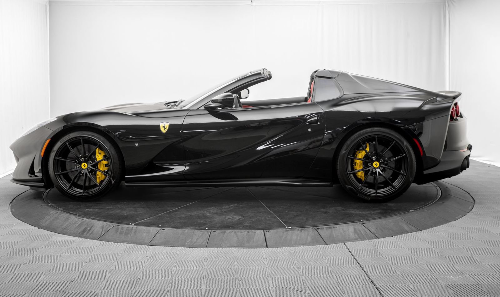 Used 2022 Ferrari 812 GTS RWD image 4