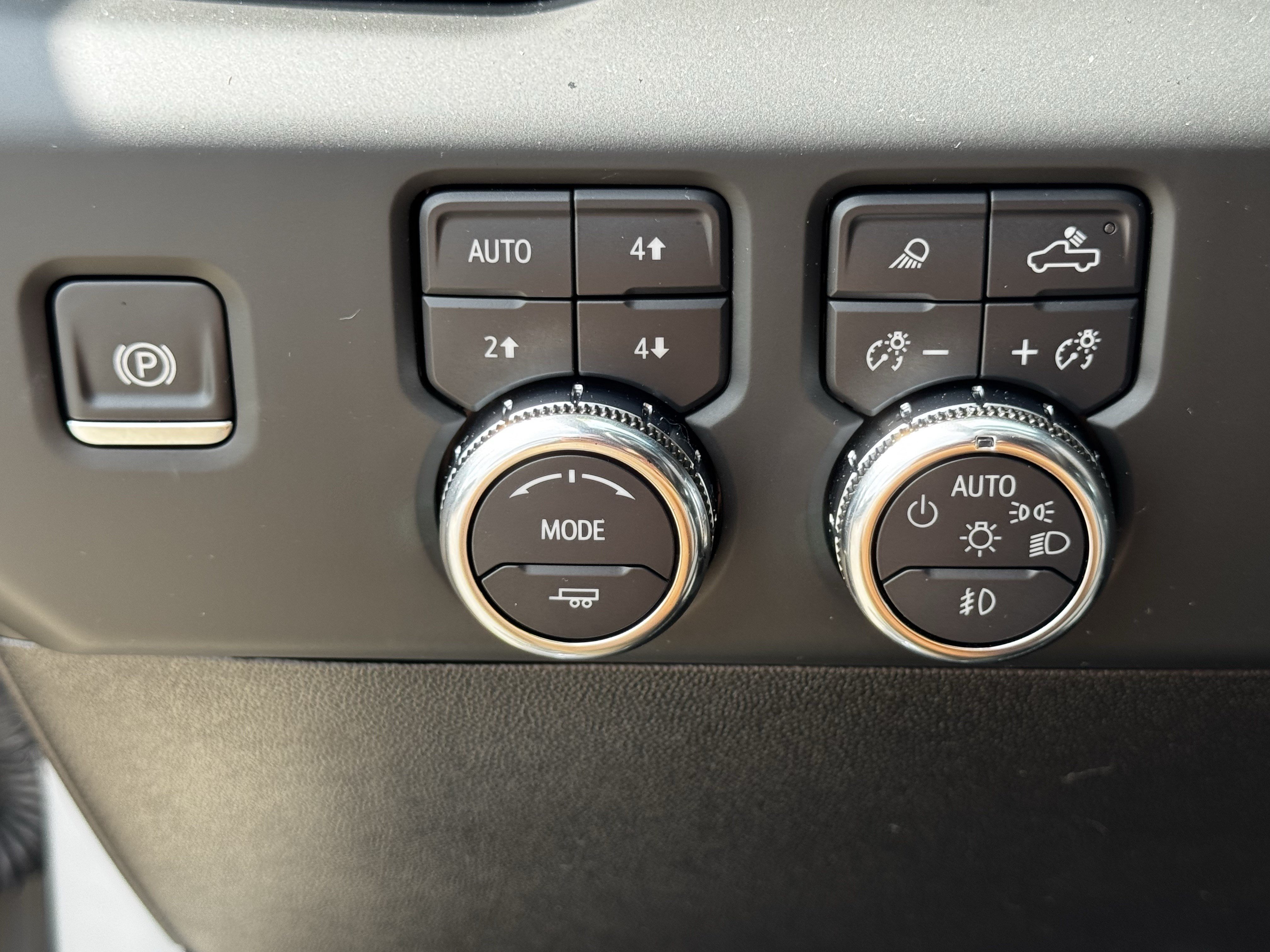 Used 2024 GMC Sierra 2500 AT4 w/ AT4 Preferred Package AWD/4WD image 25