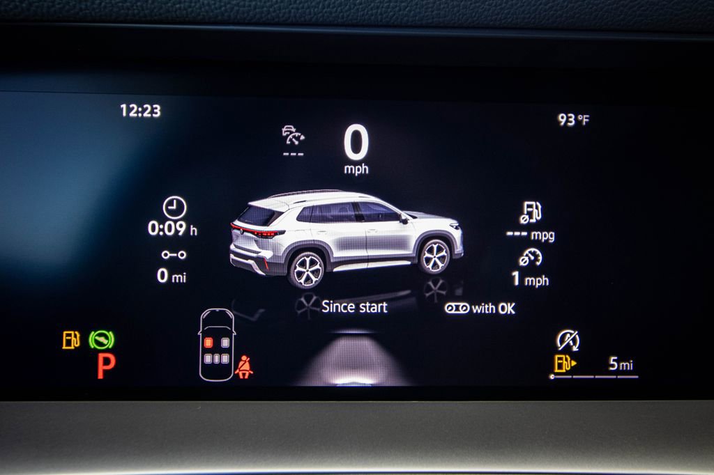 New 2026 Volkswagen Tiguan SE FWD image 39