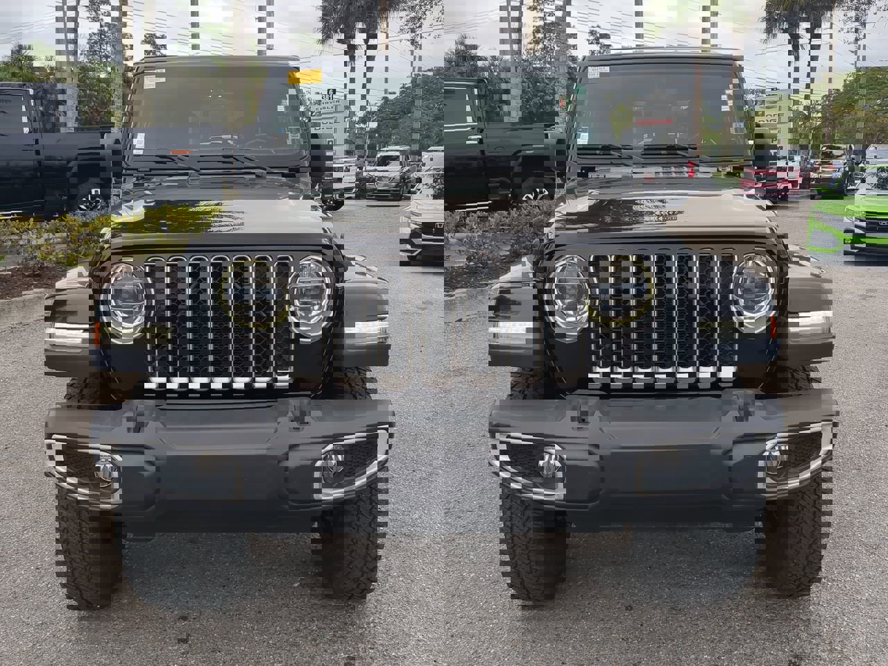 Used 2020 Jeep Gladiator Overland image 3