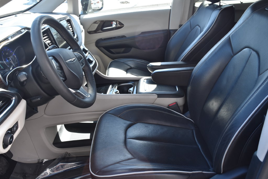 Used 2023 Chrysler Pacifica Limited FWD image 8