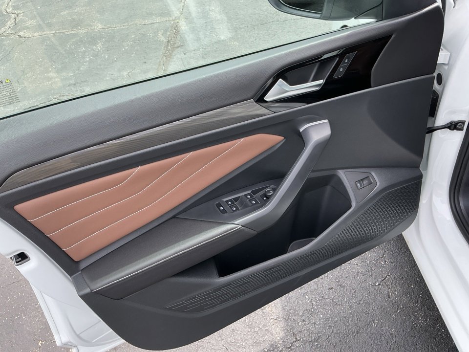 Used 2025 Volkswagen Jetta SEL image 36