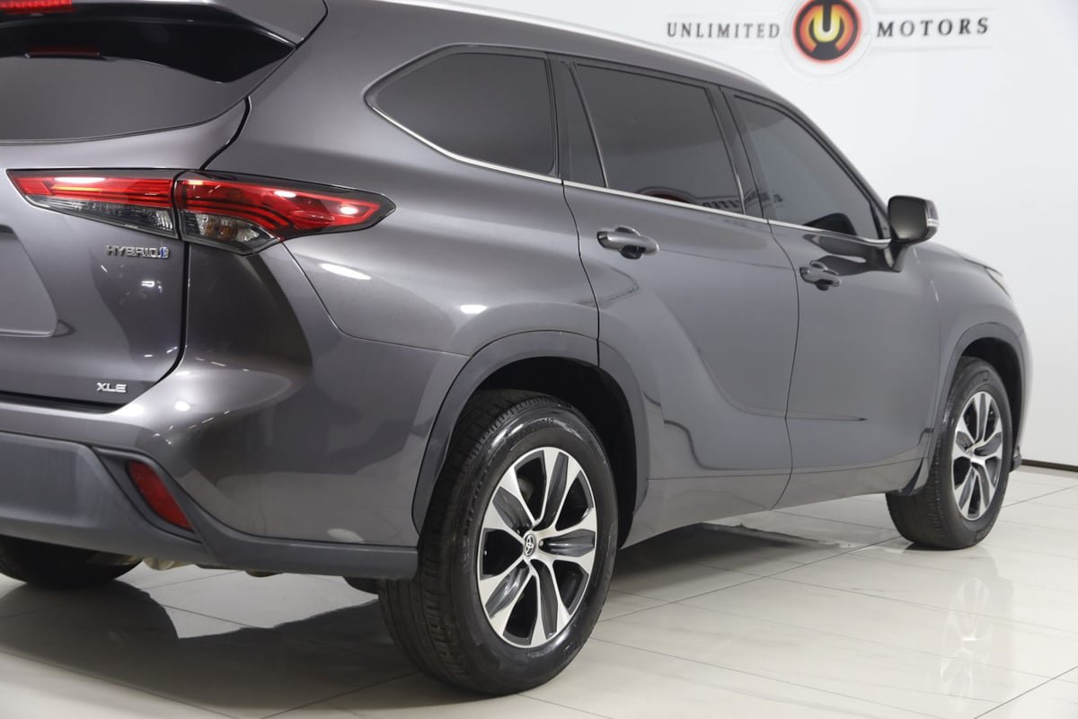 Used 2022 Toyota Highlander XLE FWD image 43