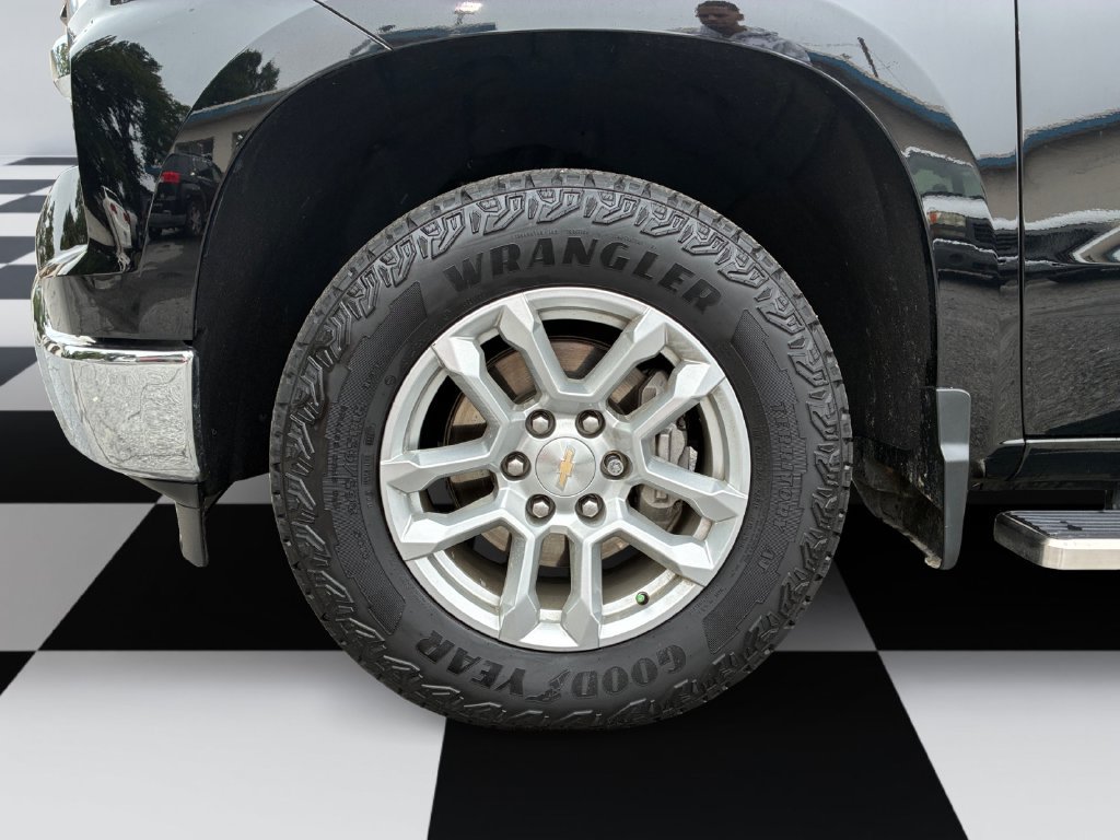 Used 2023 Chevrolet Silverado 1500 LT AWD/4WD image 14