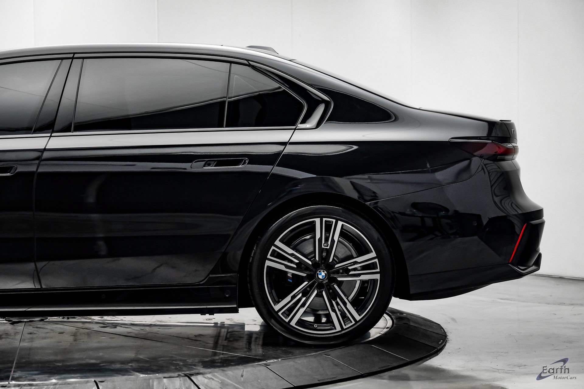 Used 2025 BMW i7 xDrive60 w/ Executive Package AWD/4WD image 9