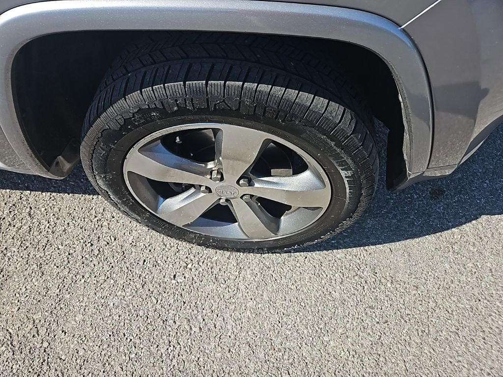 Used 2014 Jeep Grand Cherokee Overland w/ Advanced Technology Group image 10