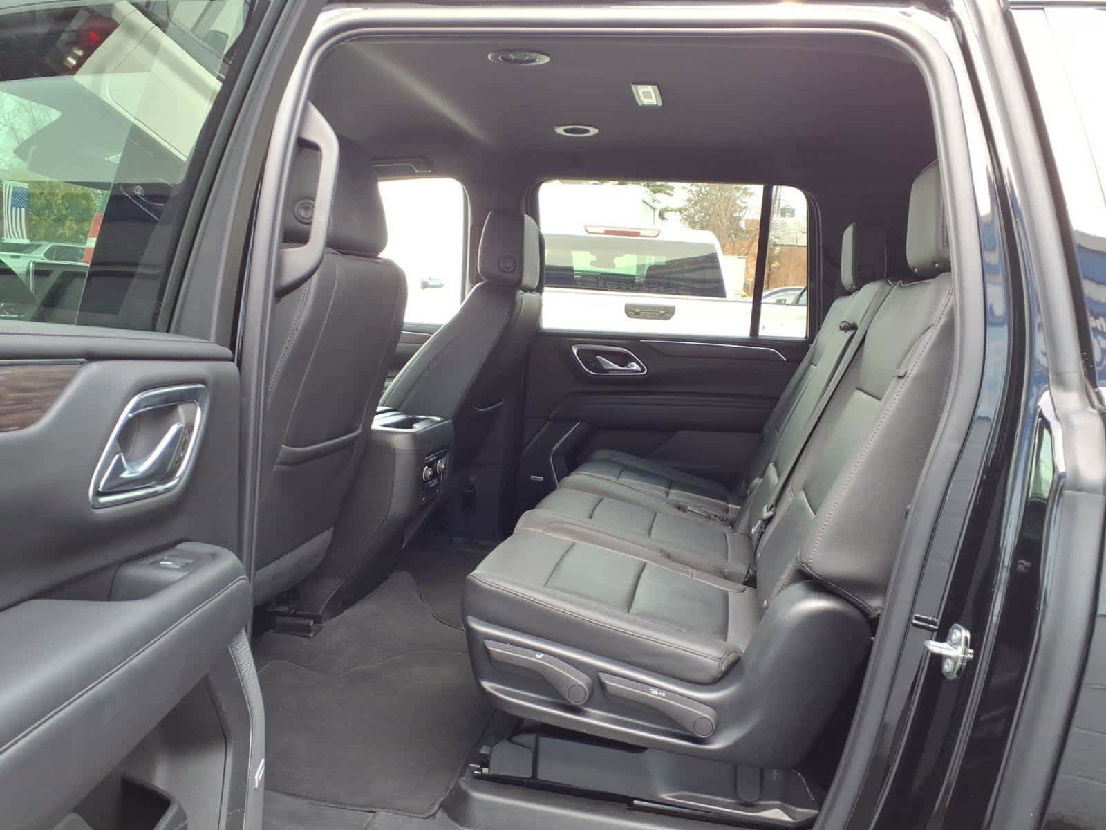 Used 2023 Chevrolet Suburban LT AWD/4WD image 16