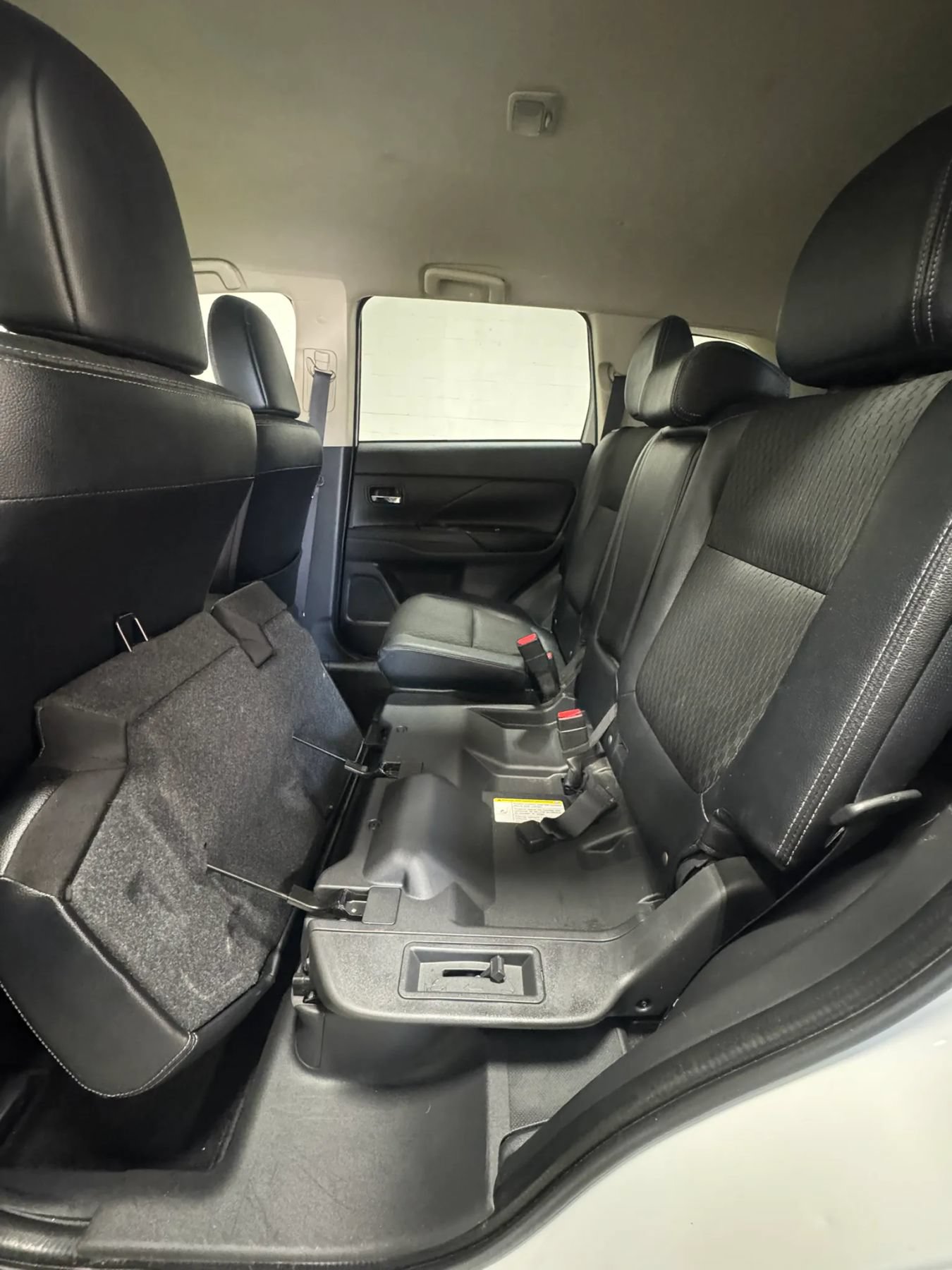 Used 2015 Mitsubishi Outlander SE FWD image 29