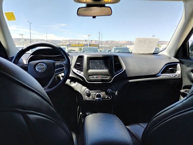 Used 2019 Jeep Cherokee Latitude Plus AWD/4WD image 12