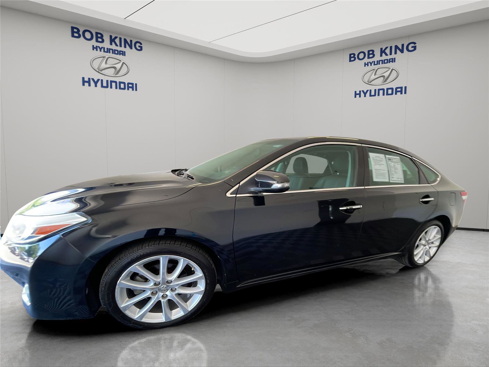 Used 2013 Toyota Avalon XLE Touring FWD video 1