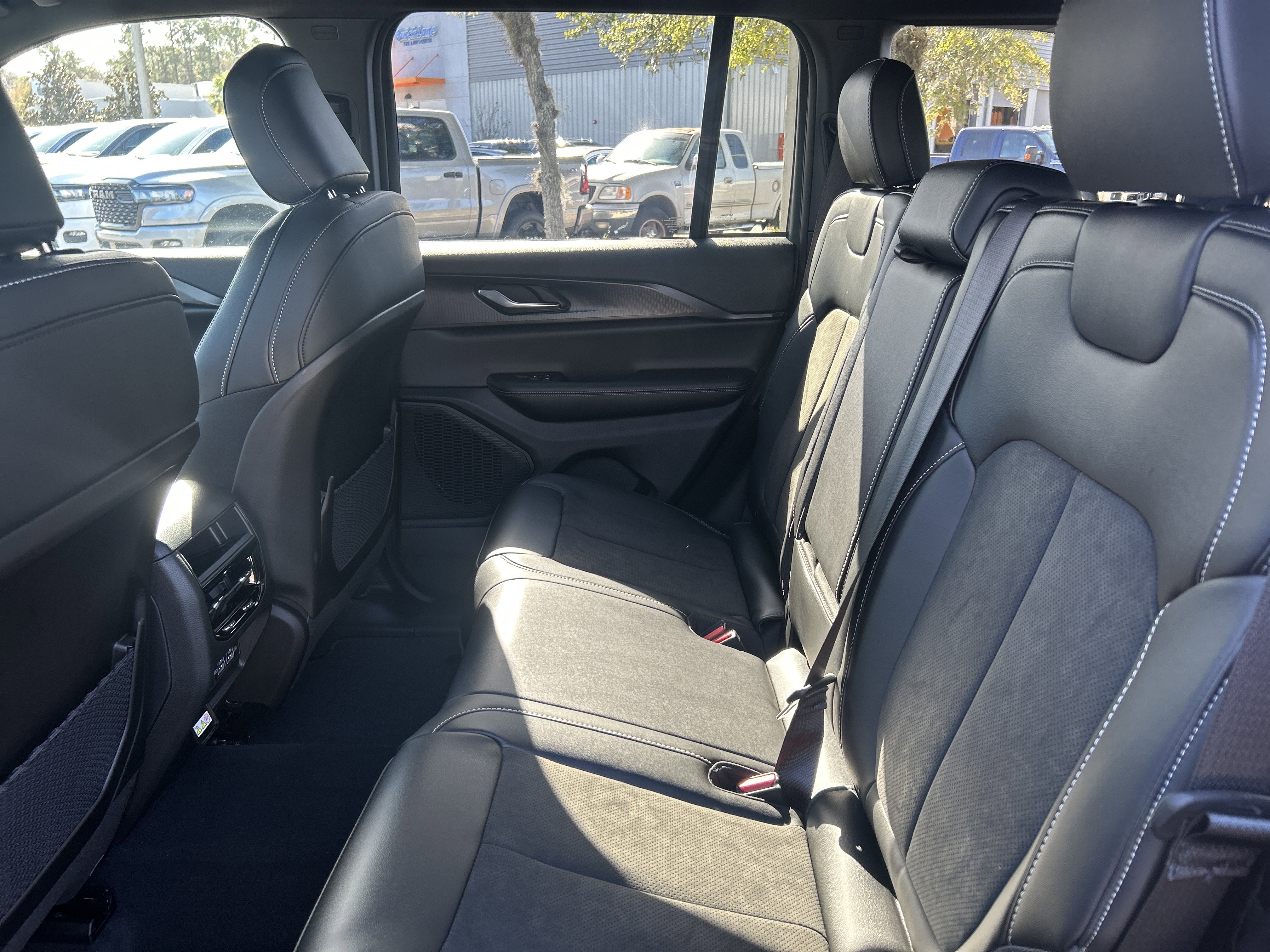 New 2025 Jeep Grand Cherokee Altitude image 54