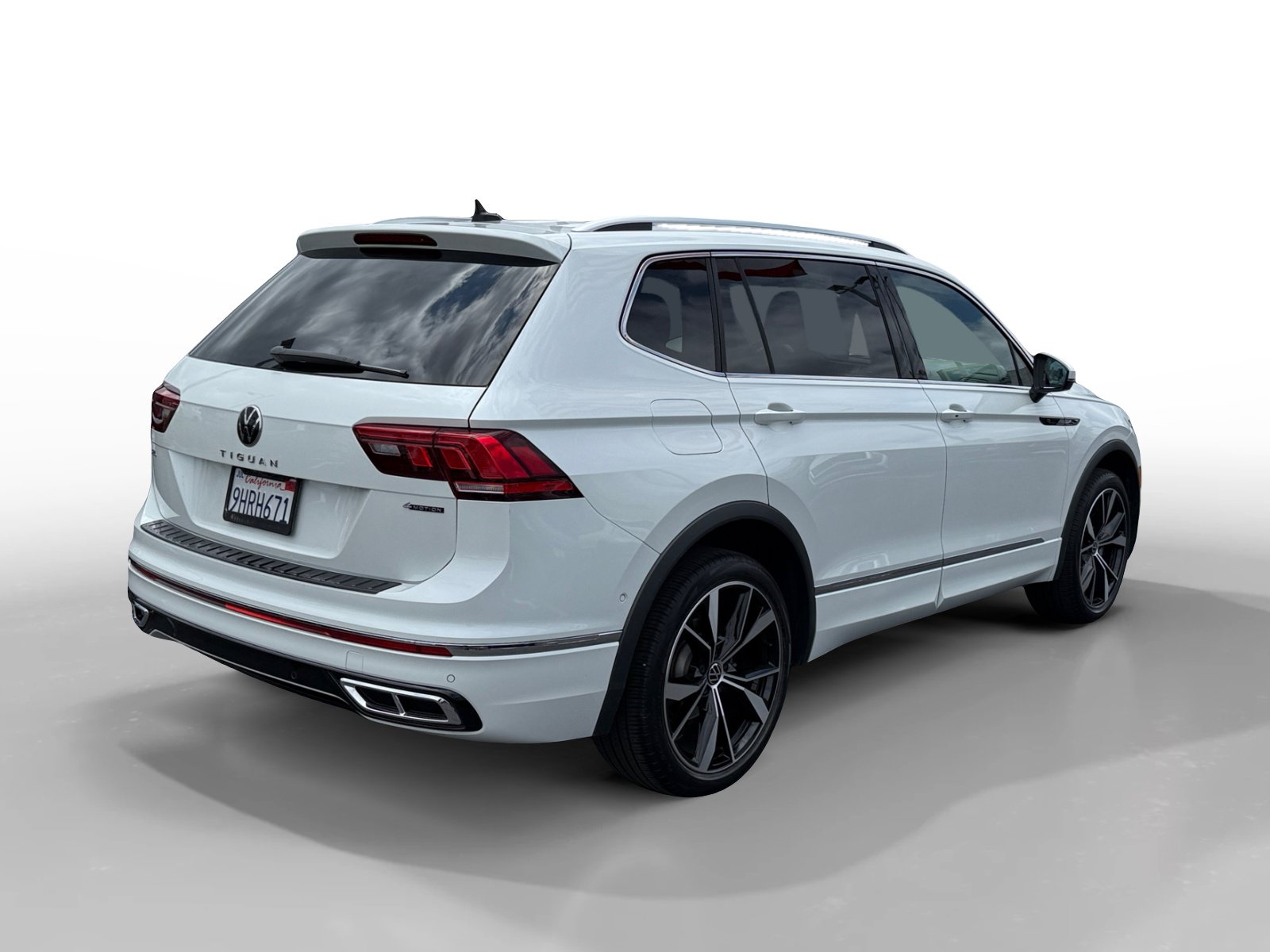 Certified 2023 Volkswagen Tiguan SEL R-Line AWD/4WD image 5
