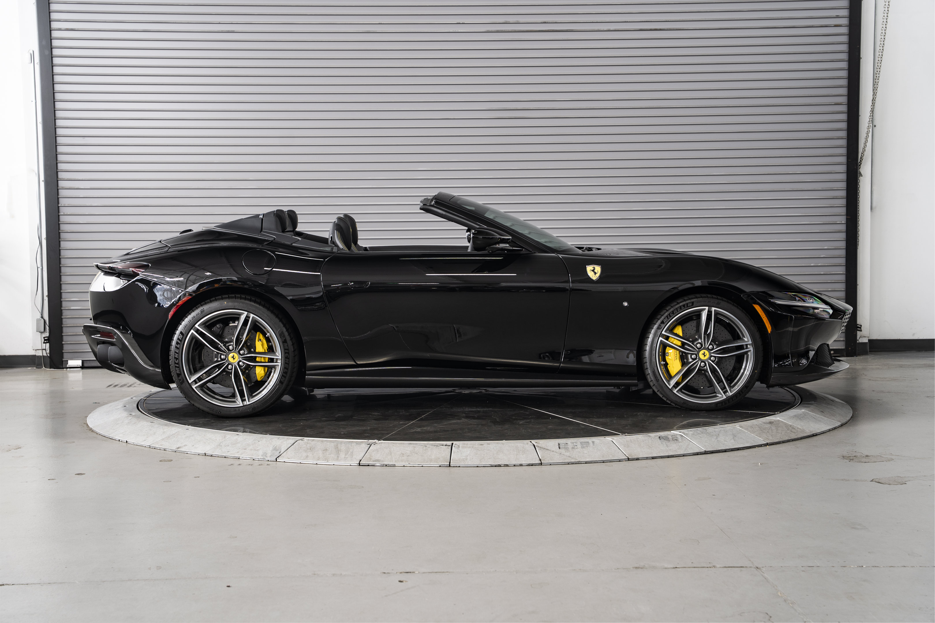 Used 2025 Ferrari Roma Spider RWD image 6