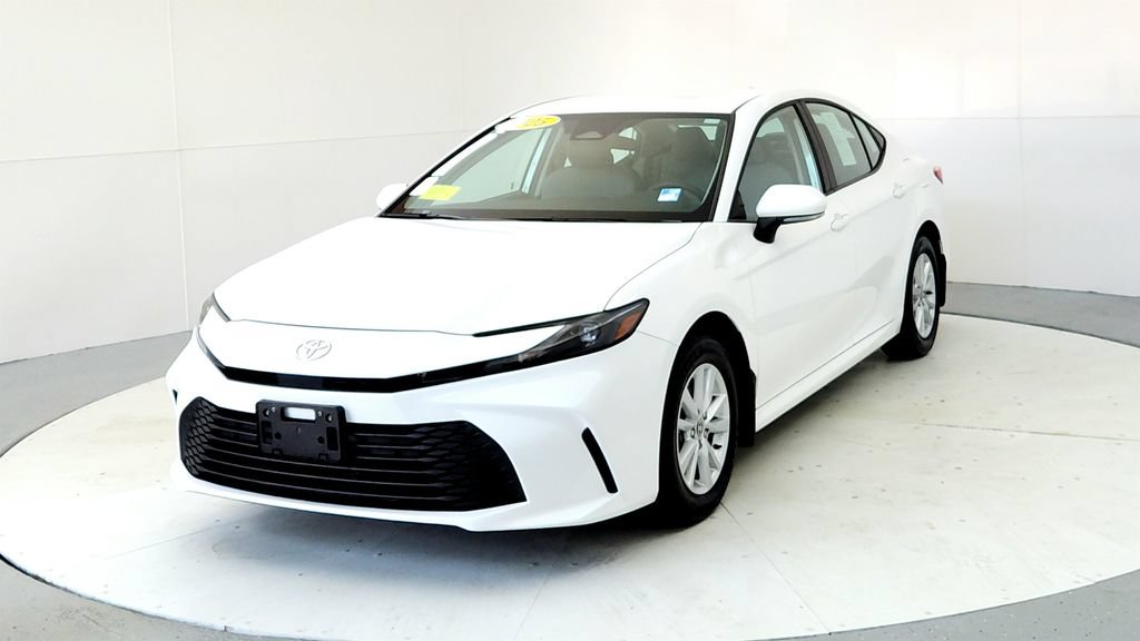 Used 2025 Toyota Camry LE AWD/4WD image 2