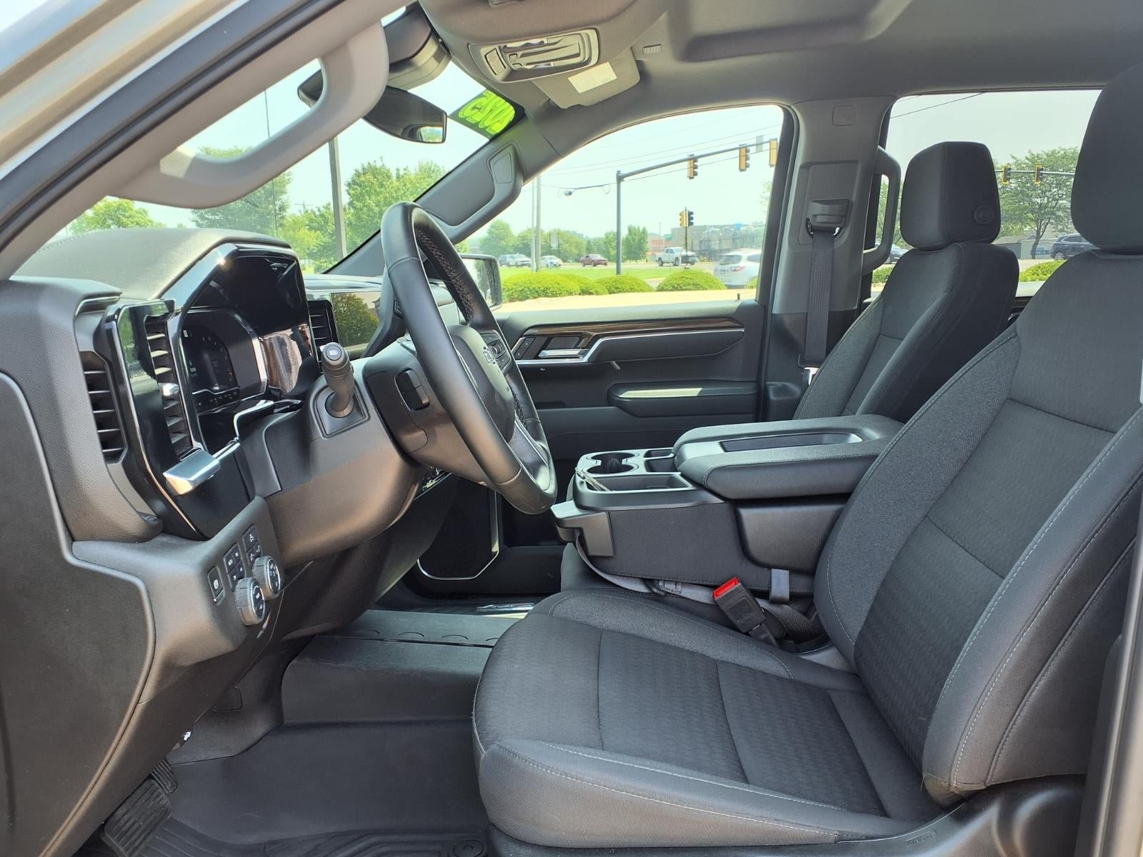 Used 2025 Chevrolet Silverado 1500 RST AWD/4WD image 19