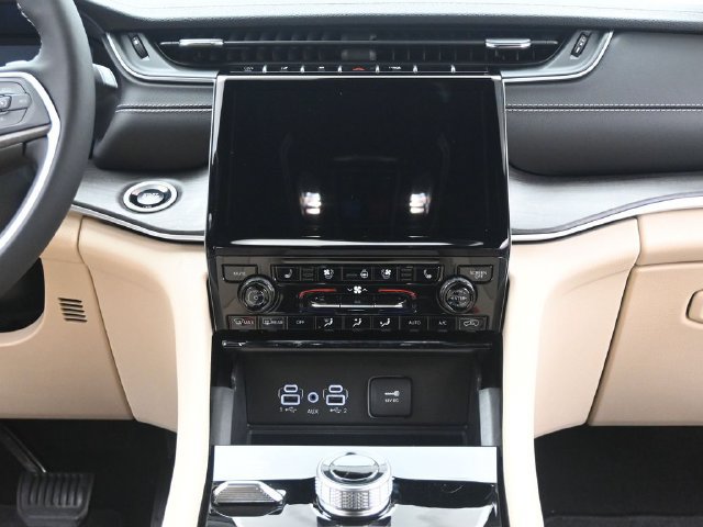 New 2025 Jeep Grand Cherokee L Limited w/ Luxury Tech Group II AWD/4WD image 27